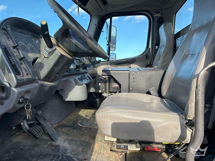 2013-freightliner-m2-106-altec-ta45m-44ft.-insulated-bucket-truck-image-13