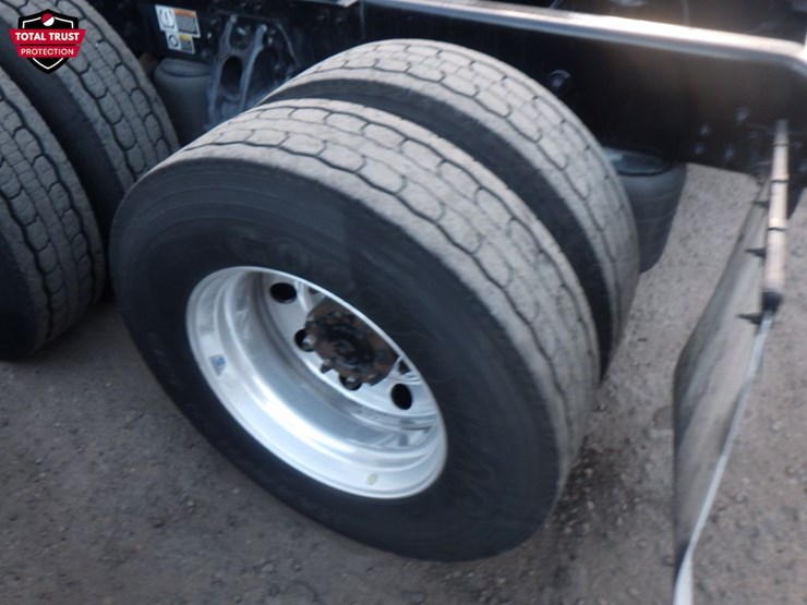 2022-kenworth-t680-image-12