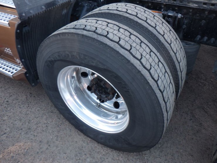 2023-volvo-vnl-760-image-13