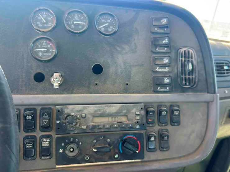 2012-peterbilt-367-image-10