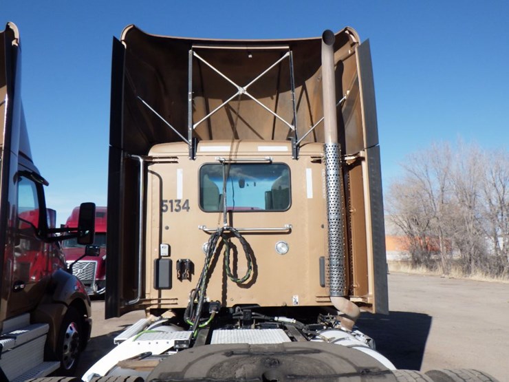 2022-kenworth-t680-image-11