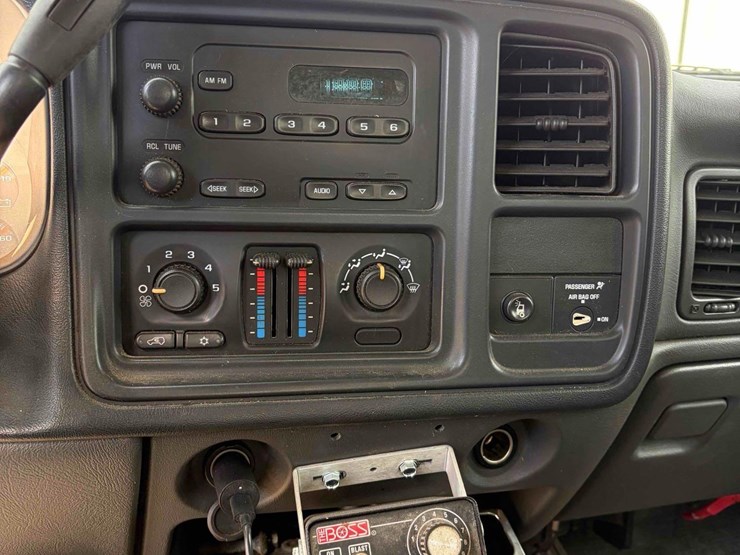 2006-chevrolet-2500hd-image-13