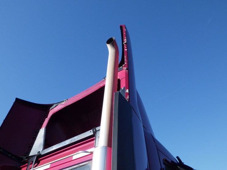 2021-volvo-vnl-300-image-6