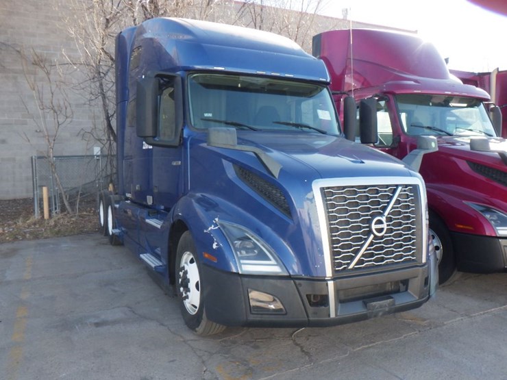 2020-volvo-vnl-760-image-3