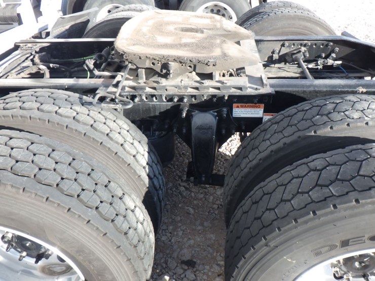 2022-freightliner-cascadia-126-image-17