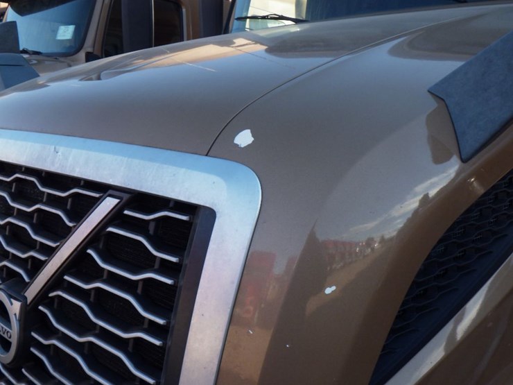 2022-volvo-vnl-760-image-4