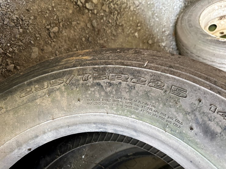 #35097-•-lot-of-miscellaneous-tires-image-7