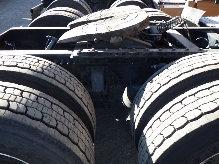 2022-volvo-vnl-760-image-9