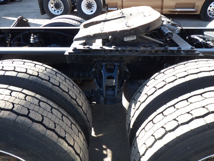 2022-kenworth-t680-image-7