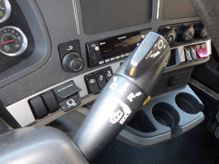 2022-kenworth-t680-image-24