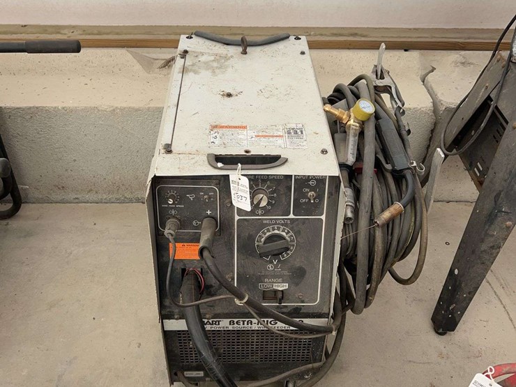 hobart-beta-mig-250-comes-with-aluminum-spool-gun-and-10lbs-of-.035-aluminum-roll-of-wire-and-regulator-for-argon-tank-image-1