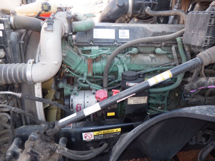 2022-volvo-vnl-760-image-25