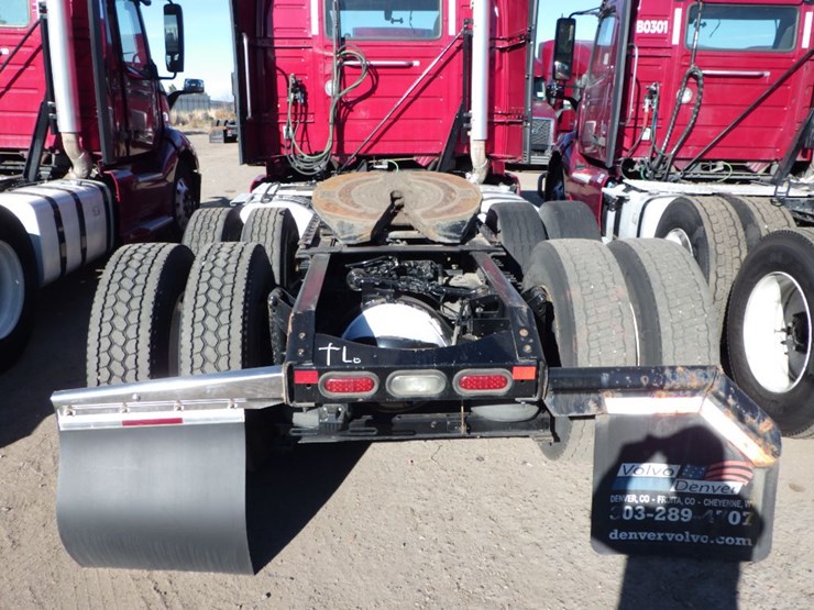 2021-volvo-vnl-300-image-13