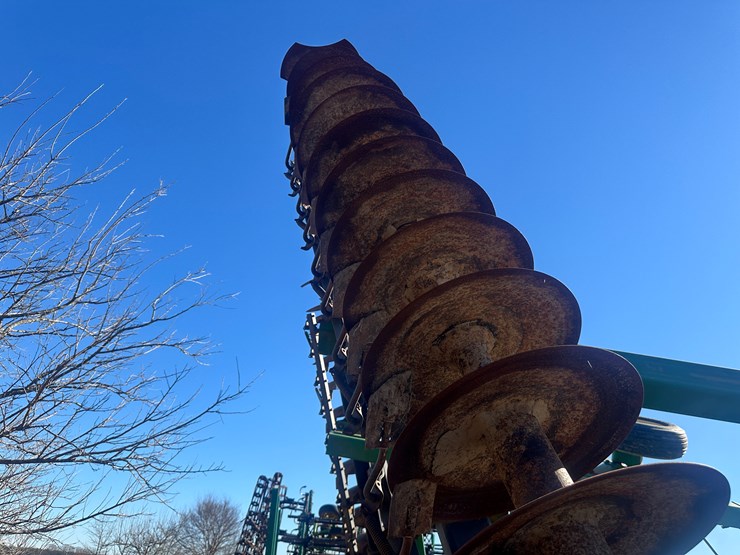 john-deere-32-image-18