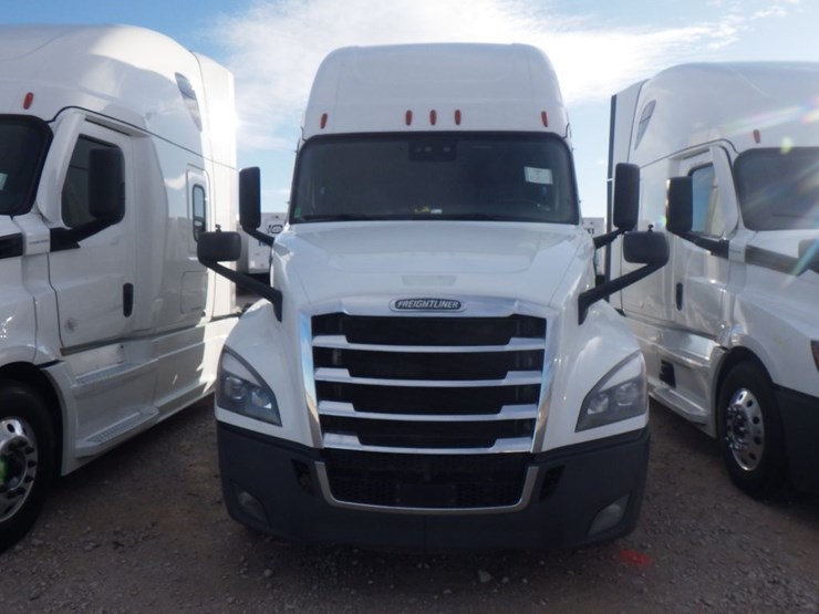 2022-freightliner-cascadia-126-image-2