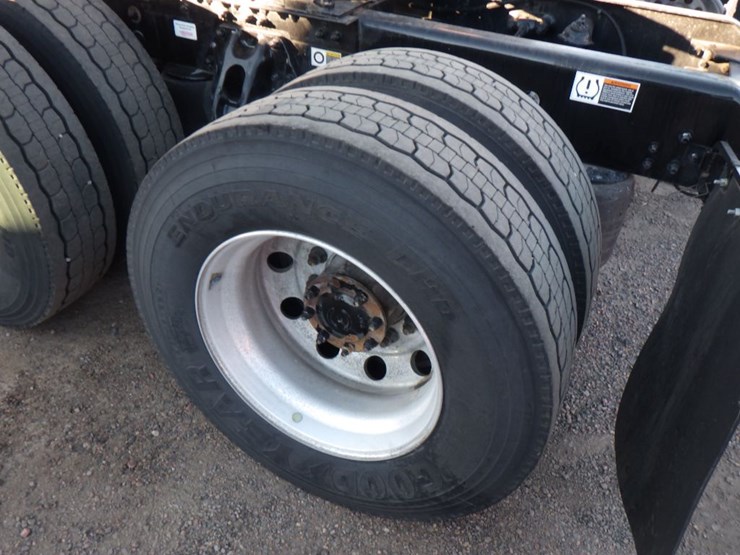 2024-kenworth-t680-image-14