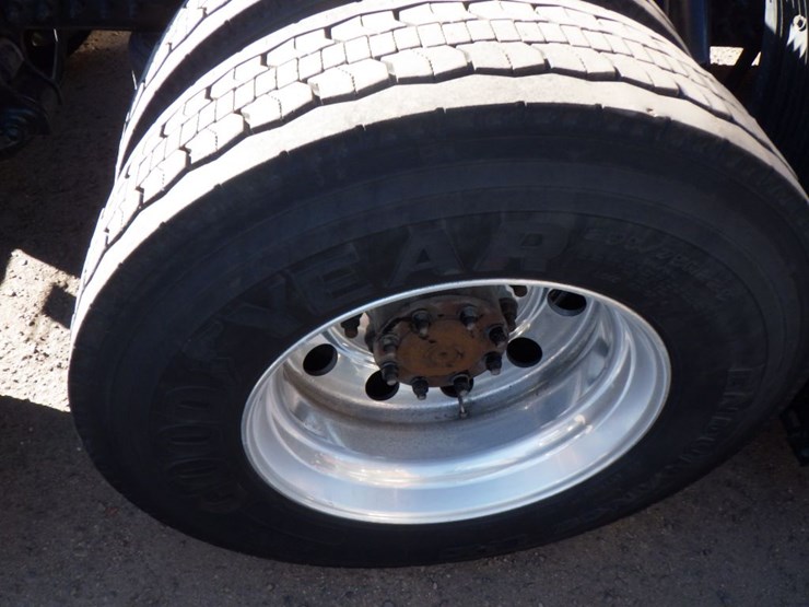 2022-volvo-vnl-760-image-6