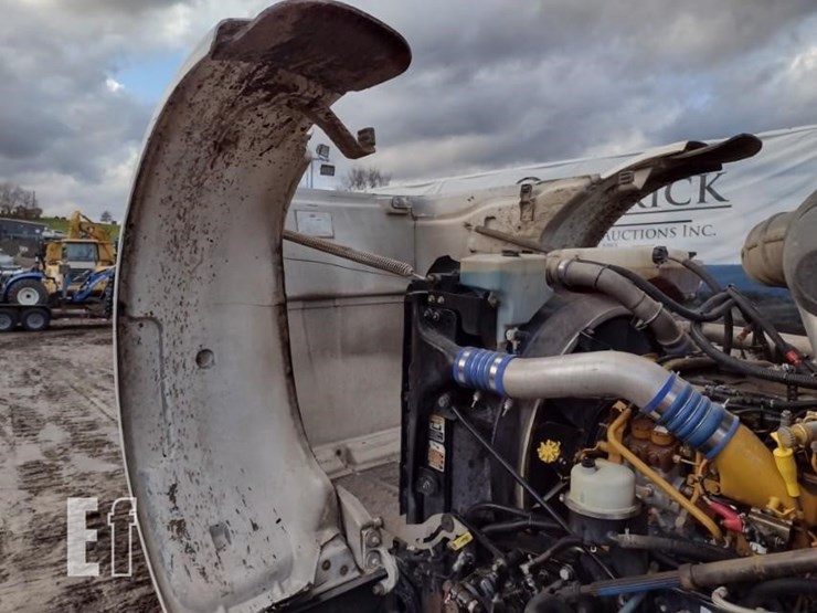 2008-peterbilt-365-image-23