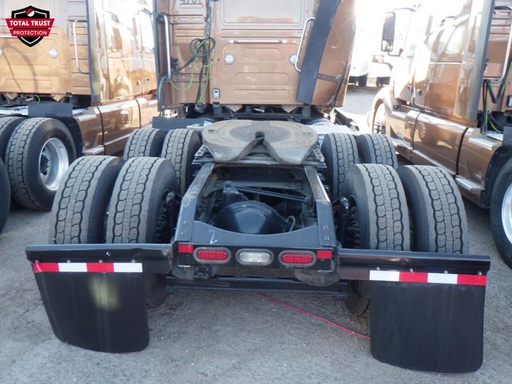 2023-volvo-vnl-760-image-16