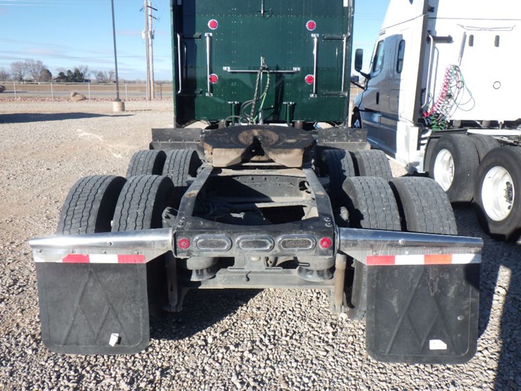 2023-peterbilt-389-image-10