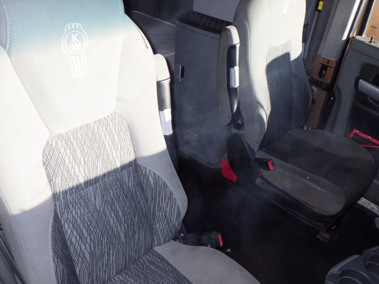 2022-kenworth-t680-image-8