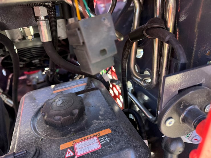 #22789-•-unused-agt-ysrt14-stand-on-tracked-loader-ysrt142025l102793-image-13