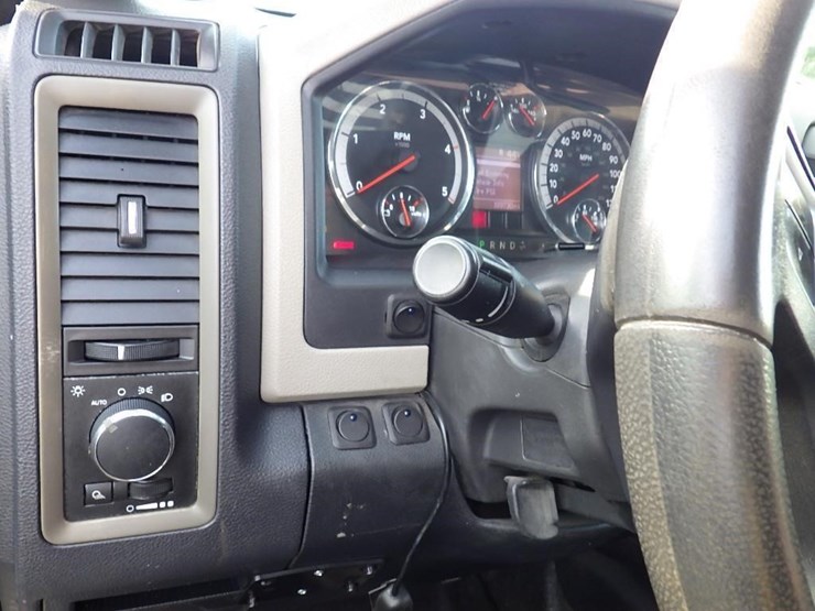 2010-dodge-2500-image-23