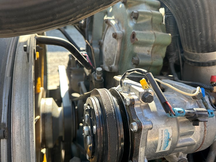 1998-volvo-vn-image-45