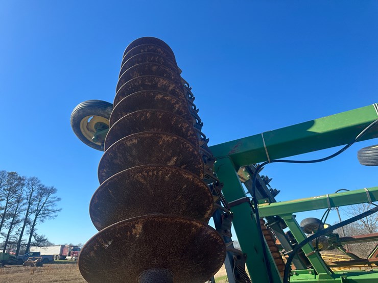 john-deere-32-image-25