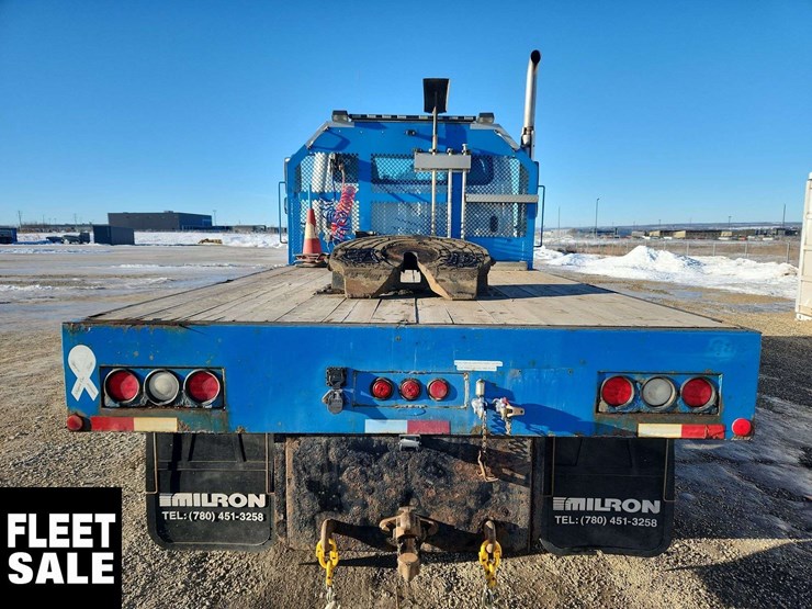 2008-freightliner-m2-106-image-7