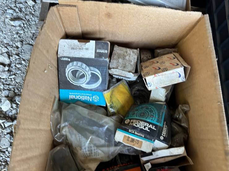 #35890-•-lot-of-bearings,-combine-parts,-&-header-parts-image-4