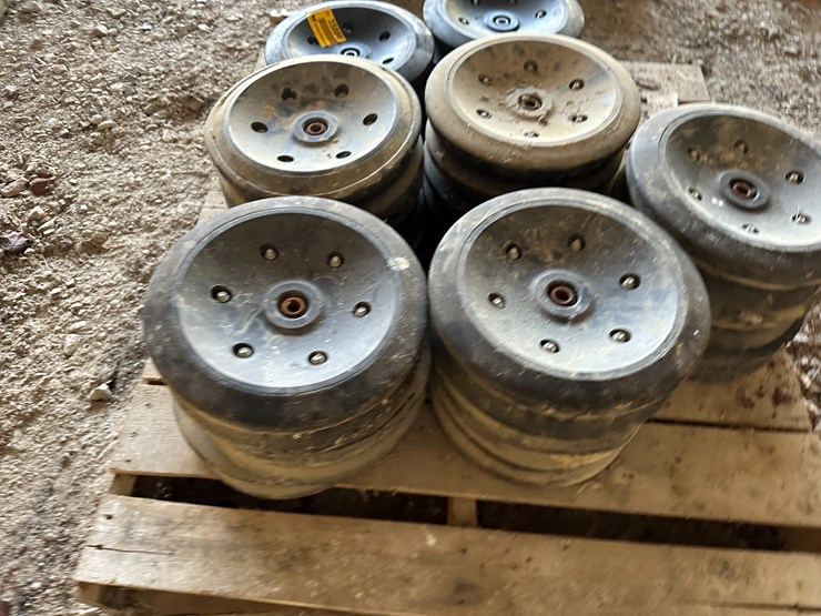 #35886-•-lot-of-planter-wheels-image-4
