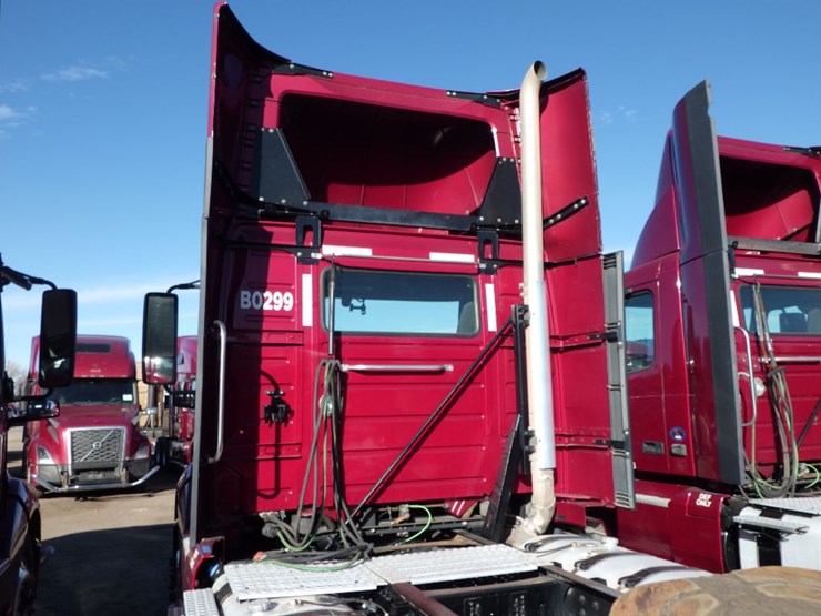 2021-volvo-vnl-300-image-14