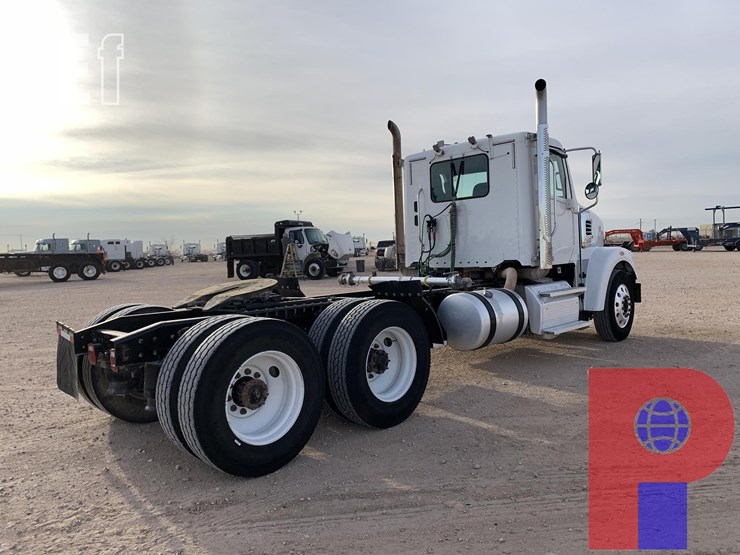 2020-freightliner-coronado-122-sd-image-3