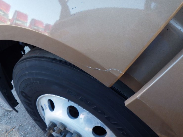 2022-volvo-vnl-760-image-24