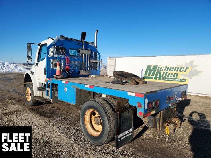 2008-freightliner-m2-106-image-3