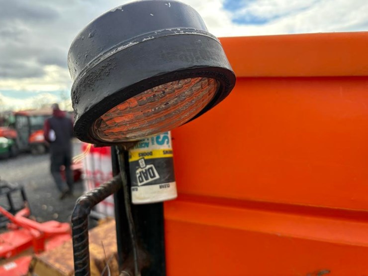 tailgate-salt-spreader-image-3