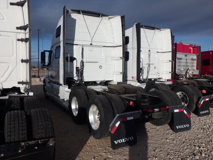 2022-volvo-vnl-860-image-15