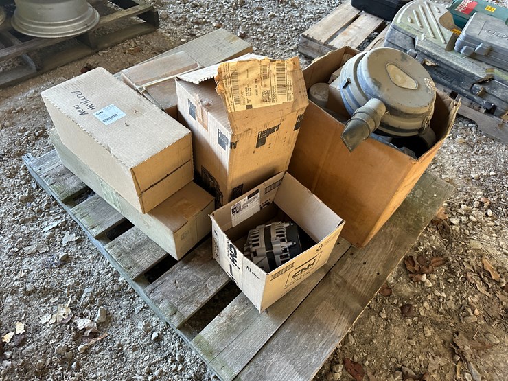 #35876-•-lot-of-filters-and-alternator-image-4