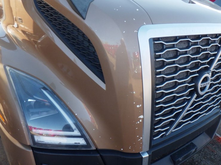 2022-volvo-vnl-300-image-4