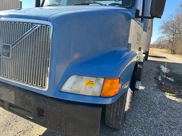 1998-volvo-vn-image-31