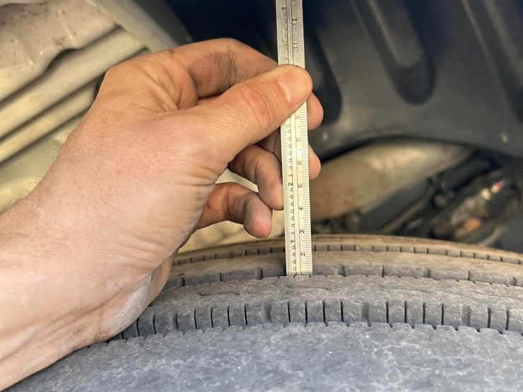 2007-freightliner-business-class-m2-106-image-9