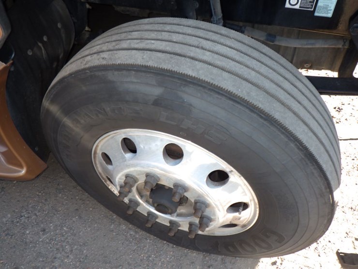 2022-kenworth-t680-image-34