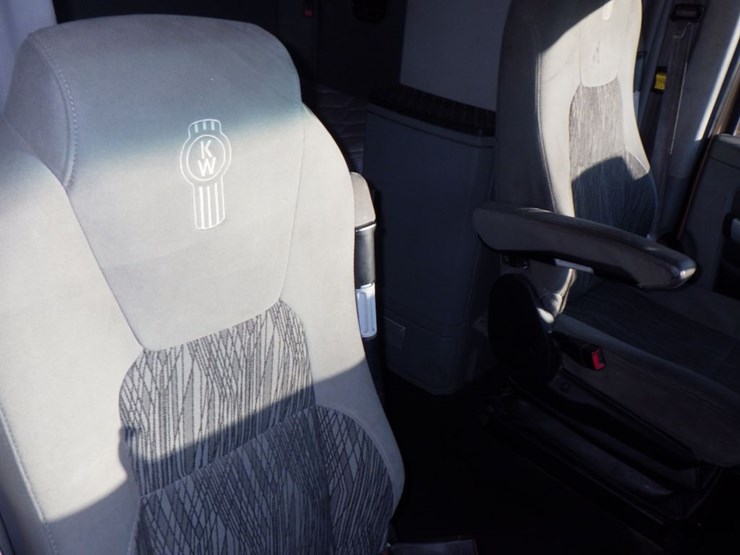 2022-kenworth-t680-image-6