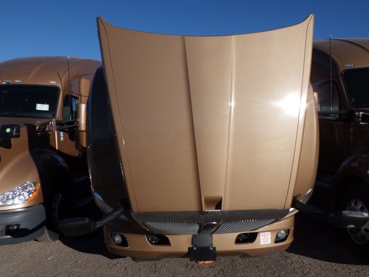 2022-kenworth-t680-image-31