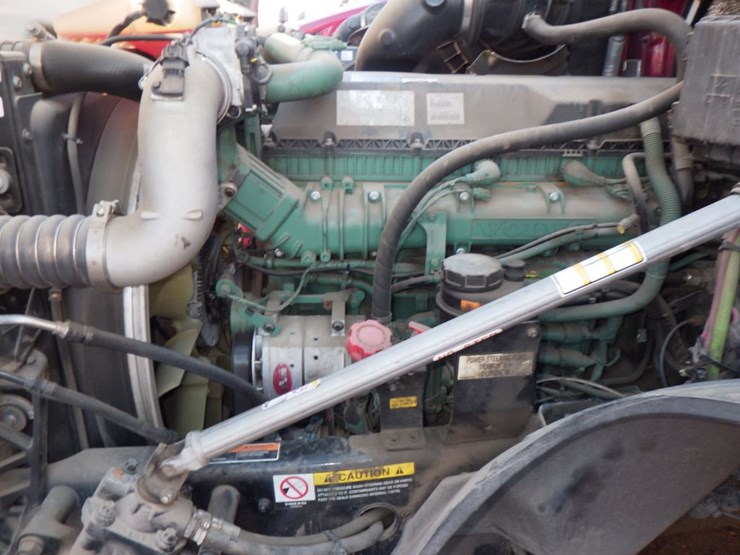 2022-volvo-vnl-300-image-22