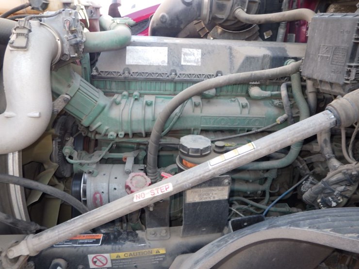 2021-volvo-vnl-300-image-28