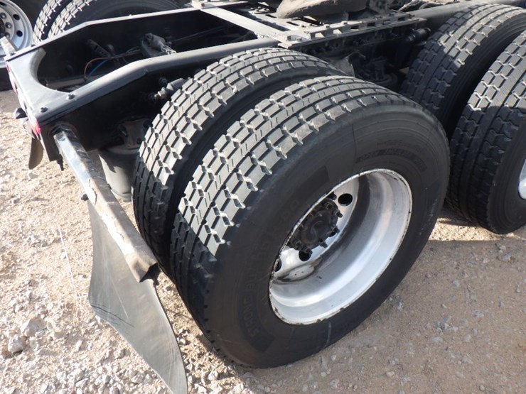 2022-freightliner-cascadia-126-image-9