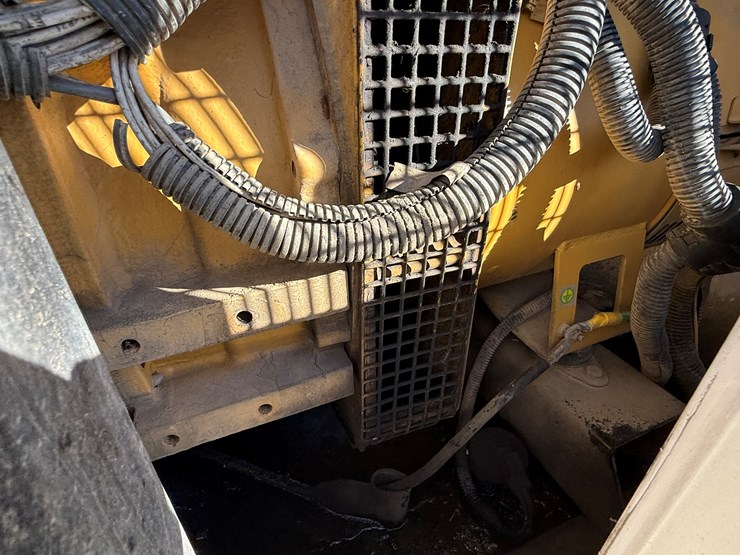 2007-caterpillar-xq20-image-10