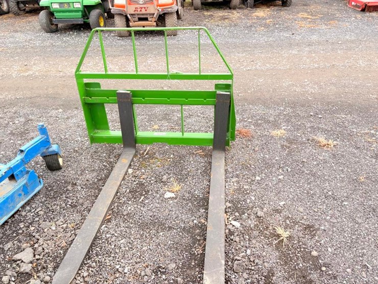 john-deere-kivel-48in-pallet-fork-attachment-image-1